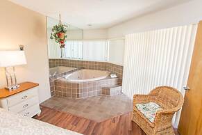 Hibiscus E203 Free Activities, Oceanfront, Wifi, 3 Pools