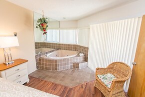 Hibiscus E204 Free Activities, Oceanfront, Wifi, 3 Pools
