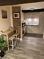 Cosy Riverside Apartment - Woodsmill Quay Free Parking