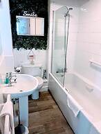 Cosy Riverside Apartment - Woodsmill Quay Free Parking