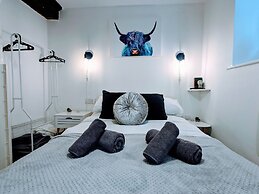 Cosy Riverside Apartment - Woodsmill Quay Free Parking