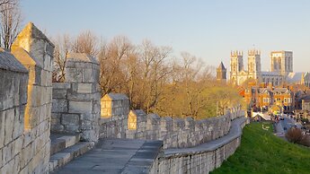 Cosy Riverside Apartment - Woodsmill Quay Free Parking