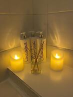 Cosy Riverside Apartment - Woodsmill Quay Free Parking