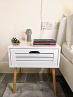 Cosy Riverside Apartment - Woodsmill Quay Free Parking