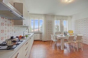 Margherita Near Lake - Family Friendly