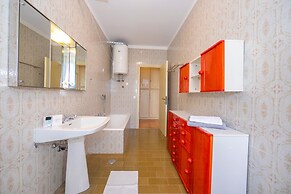 Margherita Near Lake - Family Friendly