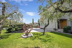 Margherita Near Lake - Family Friendly