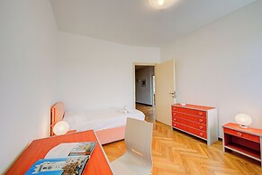 Margherita Near Lake - Family Friendly