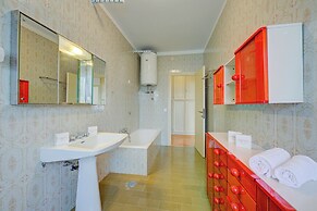 Margherita Near Lake - Family Friendly