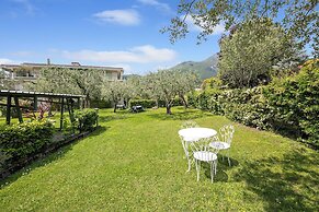 Margherita Near Lake - Family Friendly