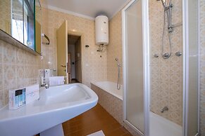 Margherita Near Lake - Family Friendly