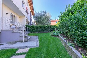 Maison Fleurie Apartments