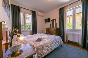 Maison Fleurie Apartments