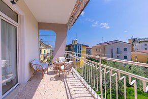 Maison Fleurie Apartments