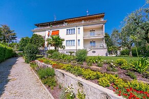 Maison Fleurie Apartments