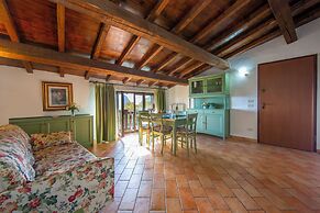 Liano Violetta -view Lake & Parking