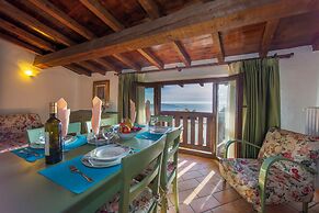 Liano Violetta -view Lake & Parking