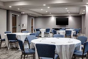 Staybridge Suites Iowa City Coralville by IHG
