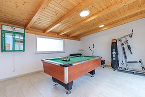 Pool & Fun House Betiga 1 With gym