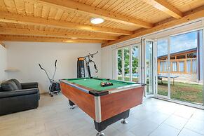 Pool & Fun House Betiga 1 With gym