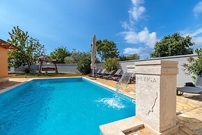 Pool & Fun House Betiga 1 With gym