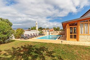 Pool & Fun House Betiga 1 With gym