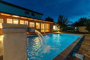 Pool & Fun House Betiga 1 With gym