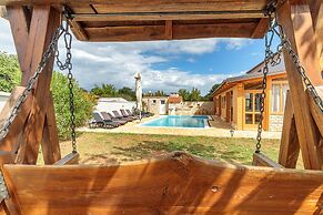 Pool & Fun House Betiga 1 With gym