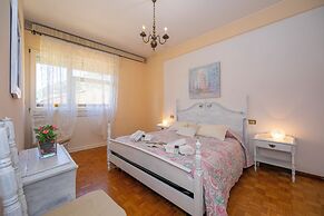 Rossella on the lake with fantastic view