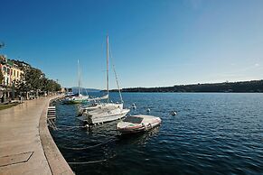 Rossella on the lake with fantastic view