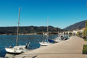 Rossella on the lake with fantastic view