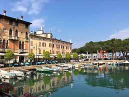 Apart Lago Blu 200m From Lake