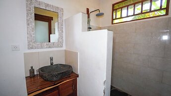 Green Coconut Cottage