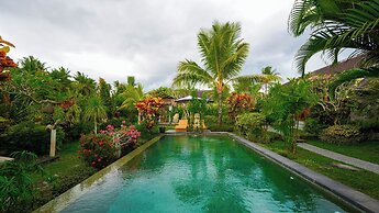 Green Coconut Cottage