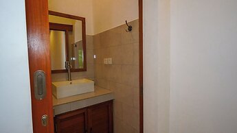 Green Coconut Cottage