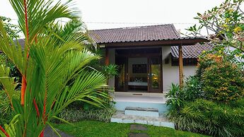 Green Coconut Cottage