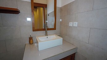 Green Coconut Cottage