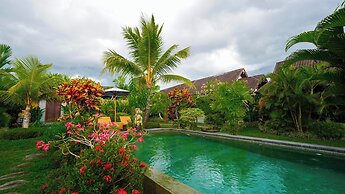 Green Coconut Cottage