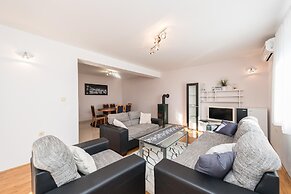 Family Friendly Pool House Ana