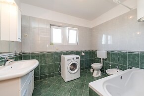 Family Friendly Pool House Ana