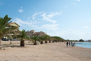 Family Friendly Pool House Ana