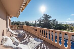 Family Friendly Pool House Ana