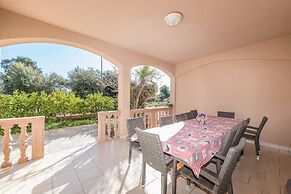 Family Friendly Pool House Ana