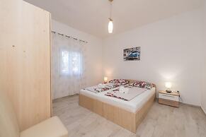 Family Friendly Pool House Ana