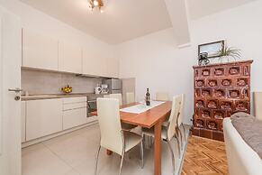 Family Friendly Pool House Ana