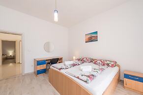 Family Friendly Pool House Ana