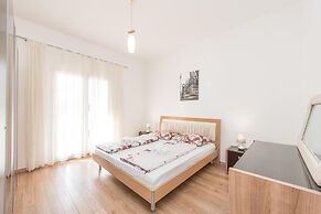 Family Friendly Pool House Ana