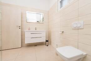 Family Friendly Pool House Ana