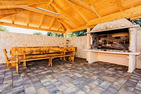 Family Friendly Pool House Ana