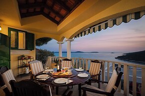 Breathtaking Panorama Villa Vese